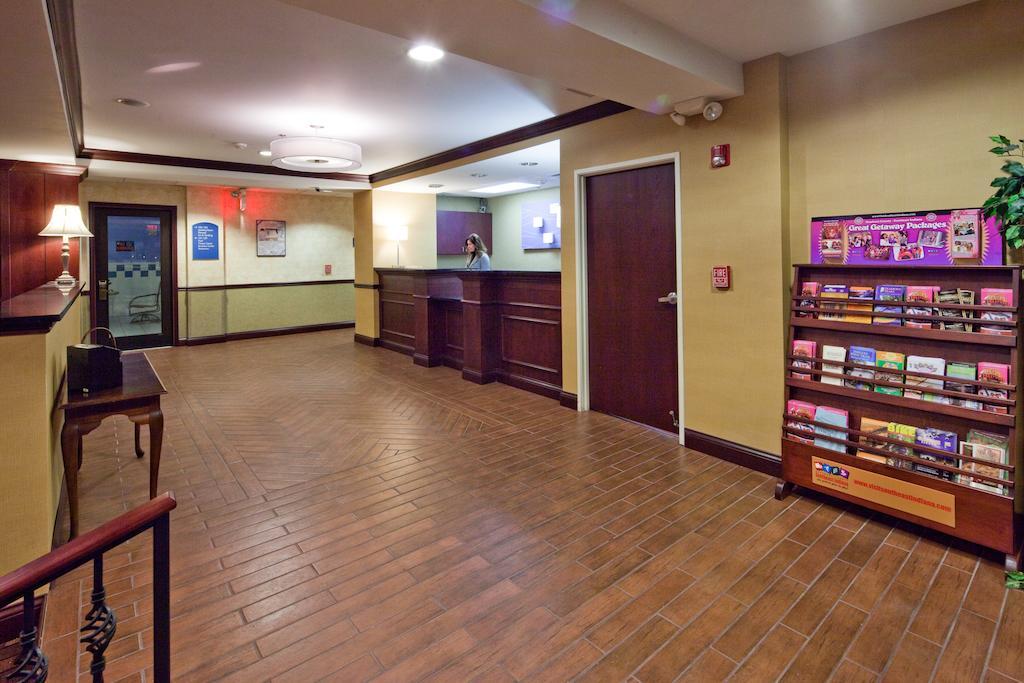 Holiday Inn Express Cincinnati-Lawrenceburg Exterior photo